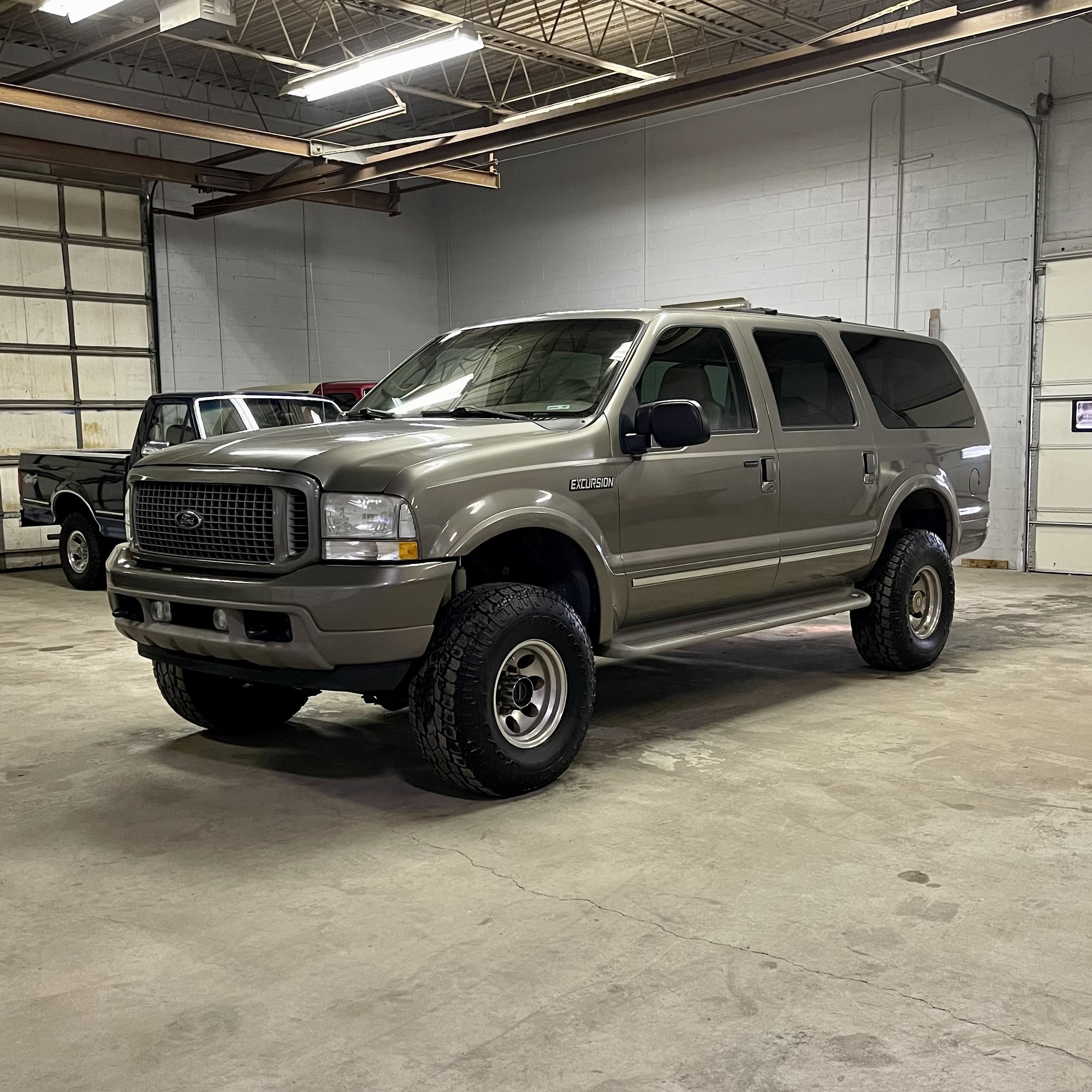 2004 Ford Excursion Limited — Classic West Coast Trucks