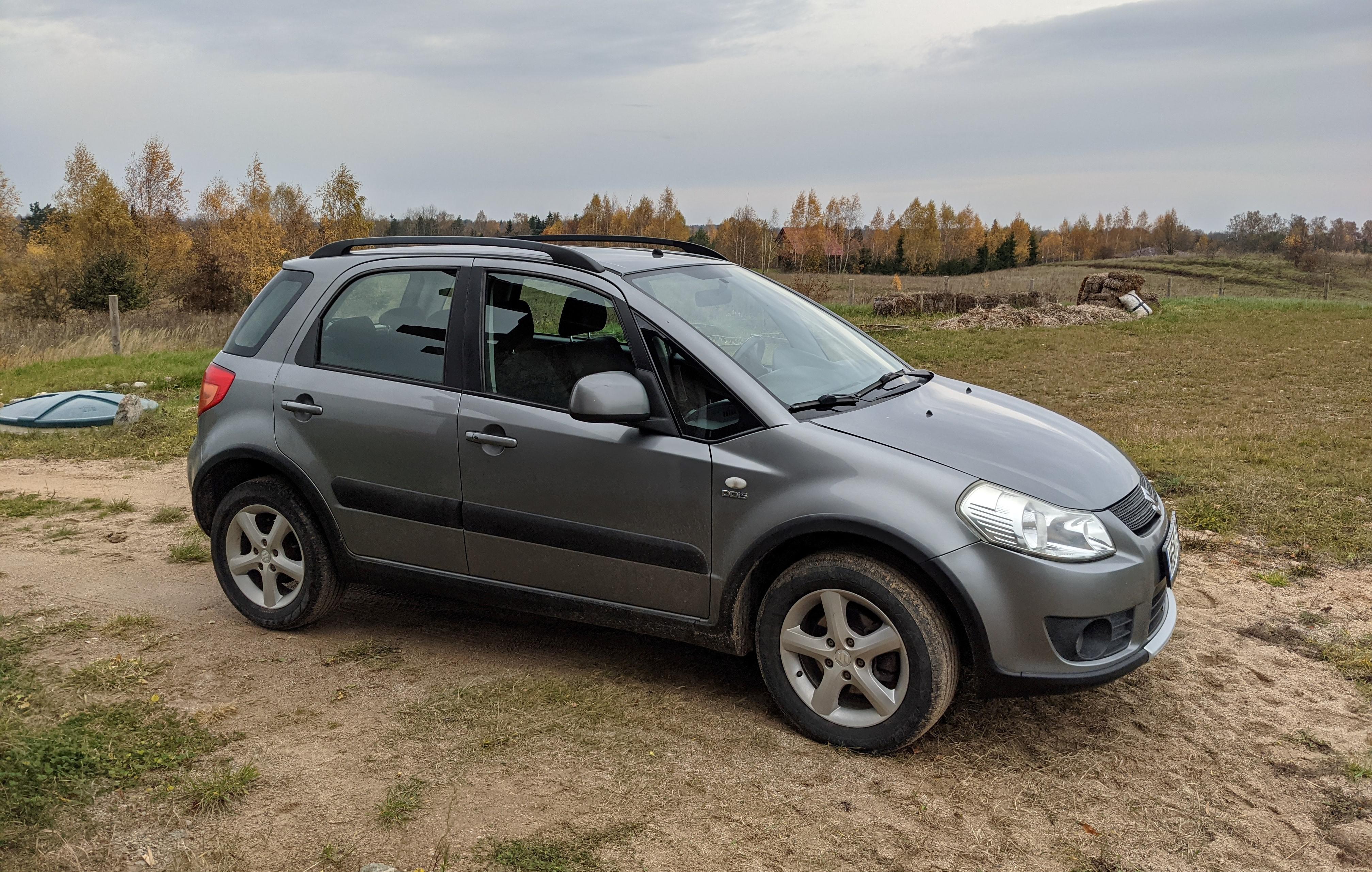 Suzuki SX4 AWD. The official car of "I'm cheap, European and I live 300  meters down a dirt track " : r/regularcarreviews