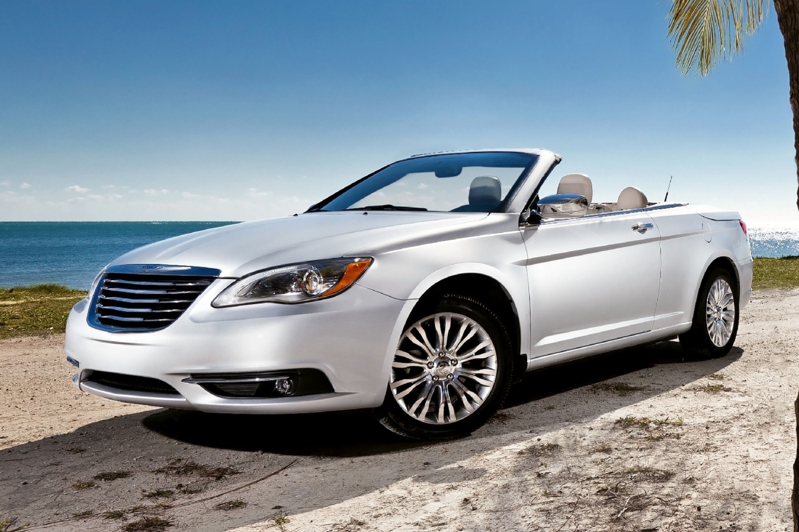 2013 Chrysler 200 Review & Ratings | Edmunds