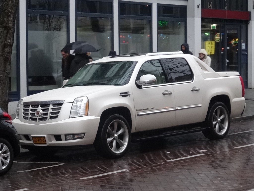 2008 Cadillac Escalade EXT | The Cadillac Escalade EXT is mo… | Flickr