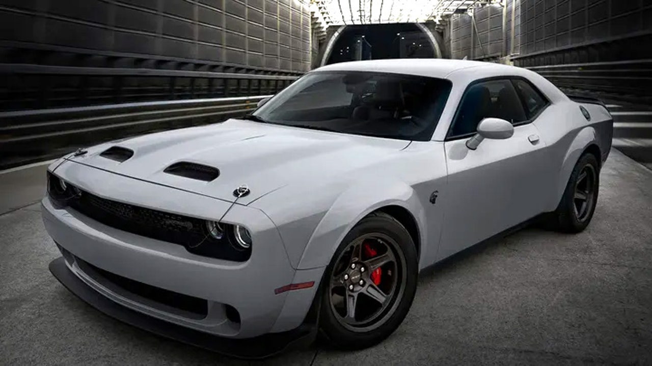 Dodge announces 'Last Call' for V8-powered Challenger and Charger muscle  cars