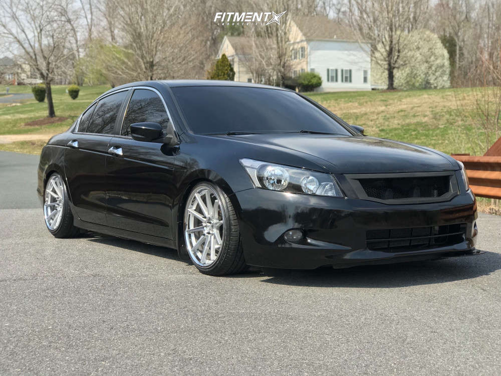 2009 Honda Accord EX-L with 19x9.5 Ferrada FR4 and Lexani 225x35 on  Coilovers | 686860 | Fitment Industries