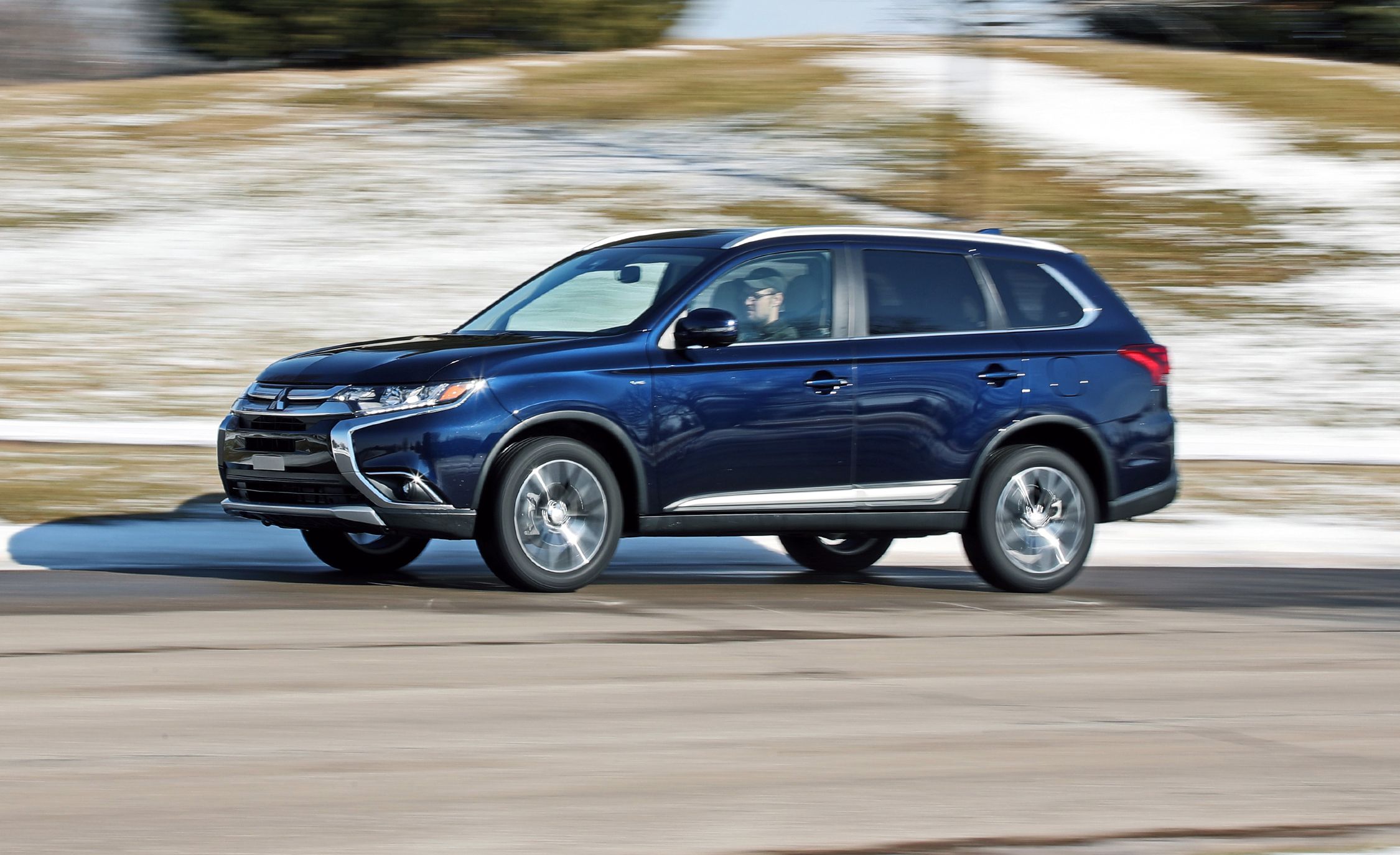 2018 Mitsubishi Outlander Review, Pricing, and Specs