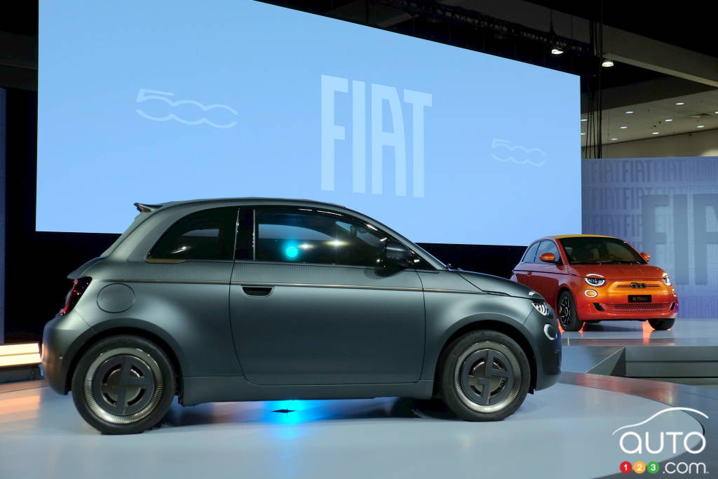 Los Angeles 2022: Fiat brings back the 500 as an EV | Car News | Auto123