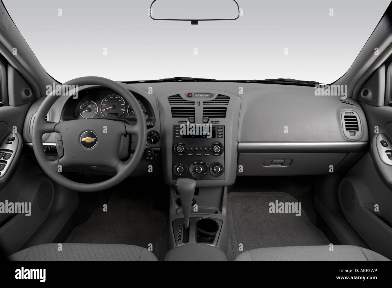 2005 Chevrolet Malibu LT in Blue - Dashboard, center console, gear shifter  view Stock Photo - Alamy