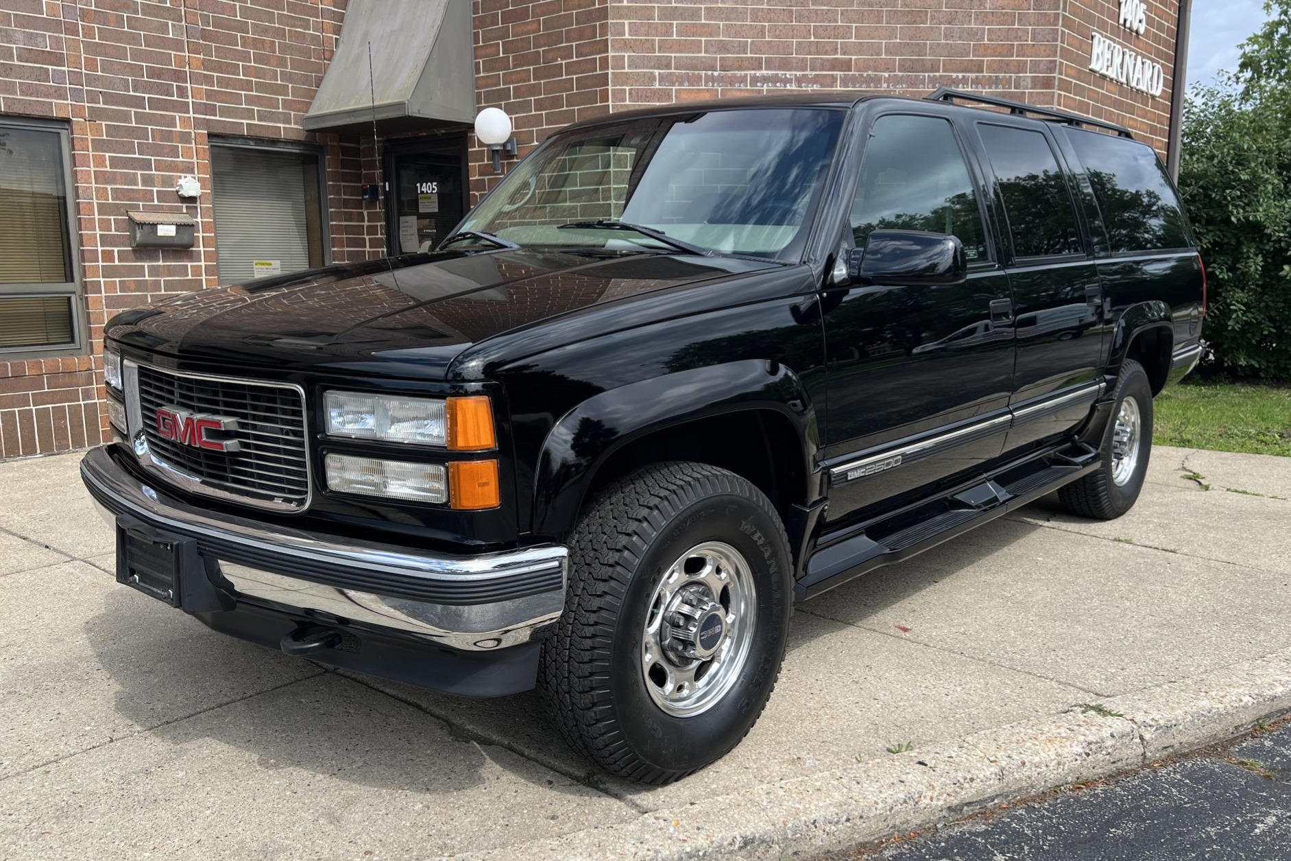 No Reserve: 1998 GMC Suburban K2500 7.4L 4x4 for sale on BaT Auctions -  sold for $19,000 on September 5, 2022 (Lot #83,571) | Bring a Trailer