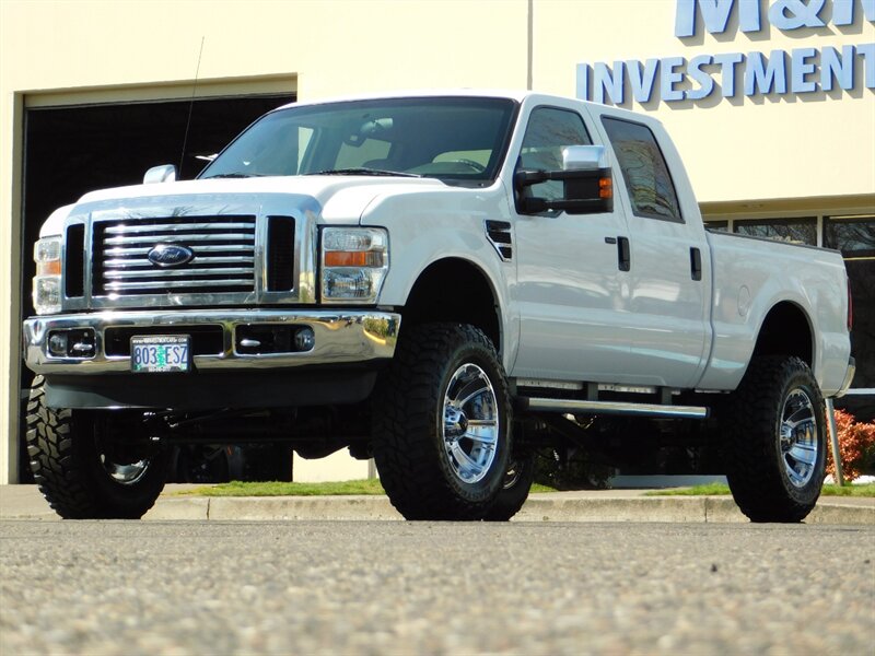 2010 Ford F-250 Super Duty XLT 4X4 / 6.8L V10 / 1-OWNER / LIFTED