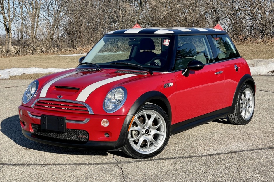 5k-Mile 2004 Mini Cooper S JCW 6-Speed for sale on BaT Auctions - sold for  $26,000 on February 2, 2022 (Lot #64,832) | Bring a Trailer