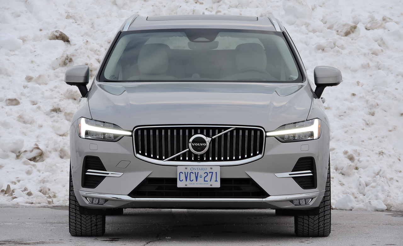 2022 Volvo XC60 B6 AWD Review: Doing Things Differently - AutoGuide.com
