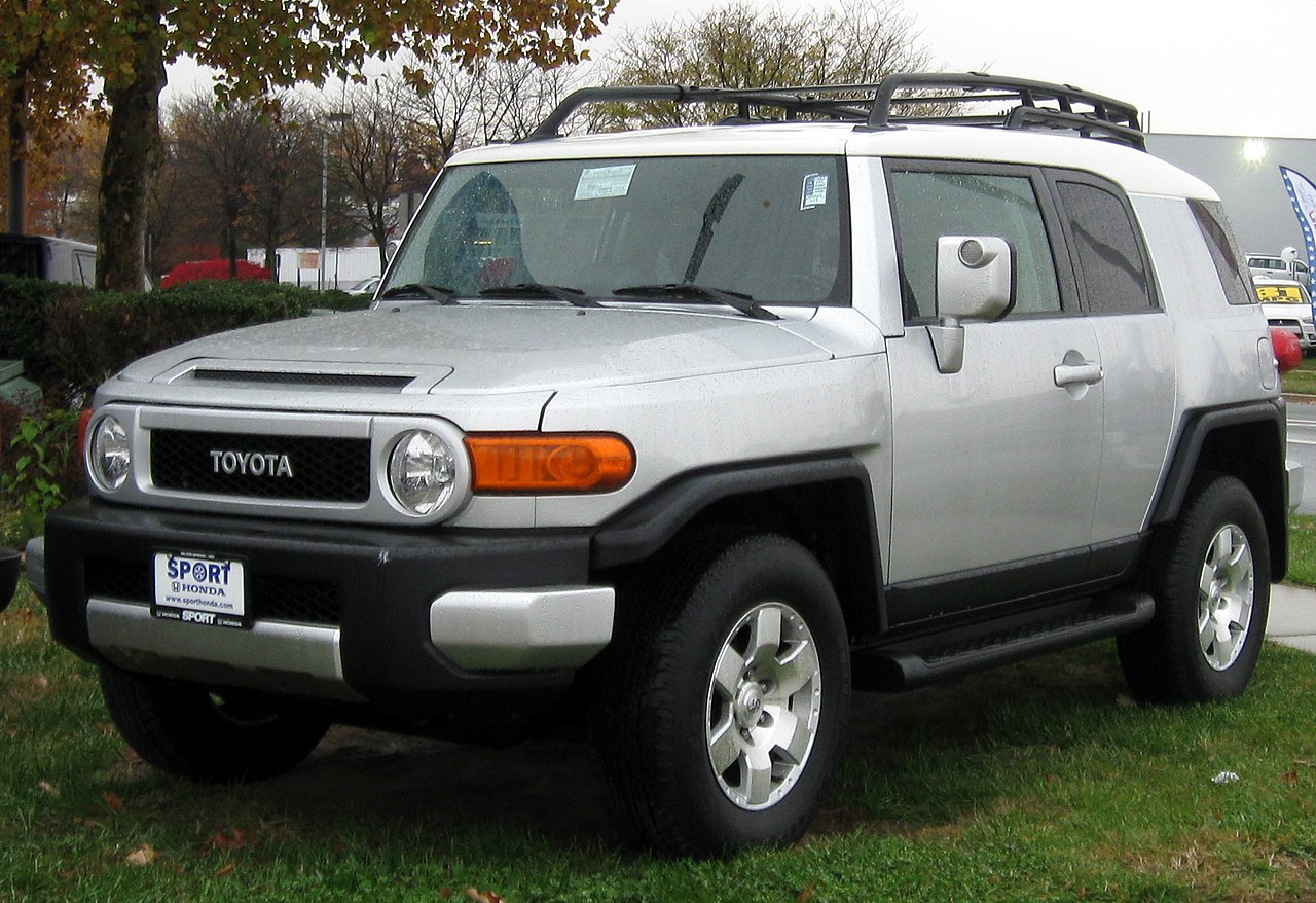 File:Toyota FJ Cruiser -- 11-10-2011.jpg - Wikimedia Commons