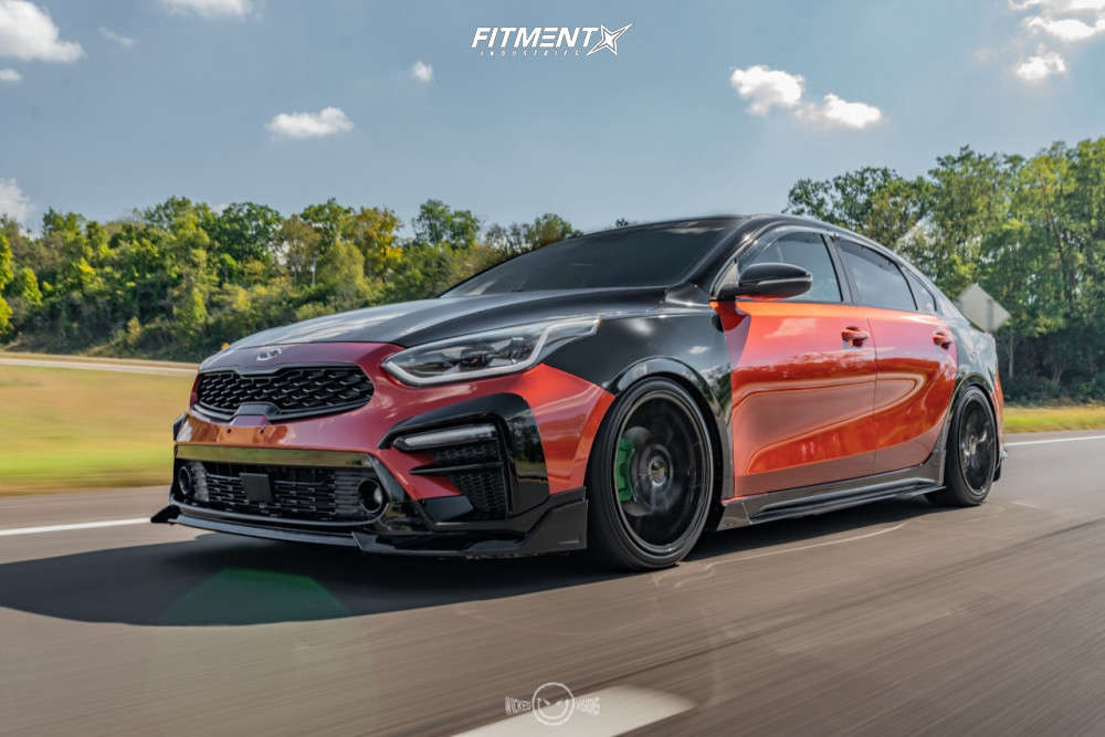 2019 Kia Forte EX Premium with 18x8 Helo He907 and Delinte 215x40 on  Coilovers | 1916525 | Fitment Industries
