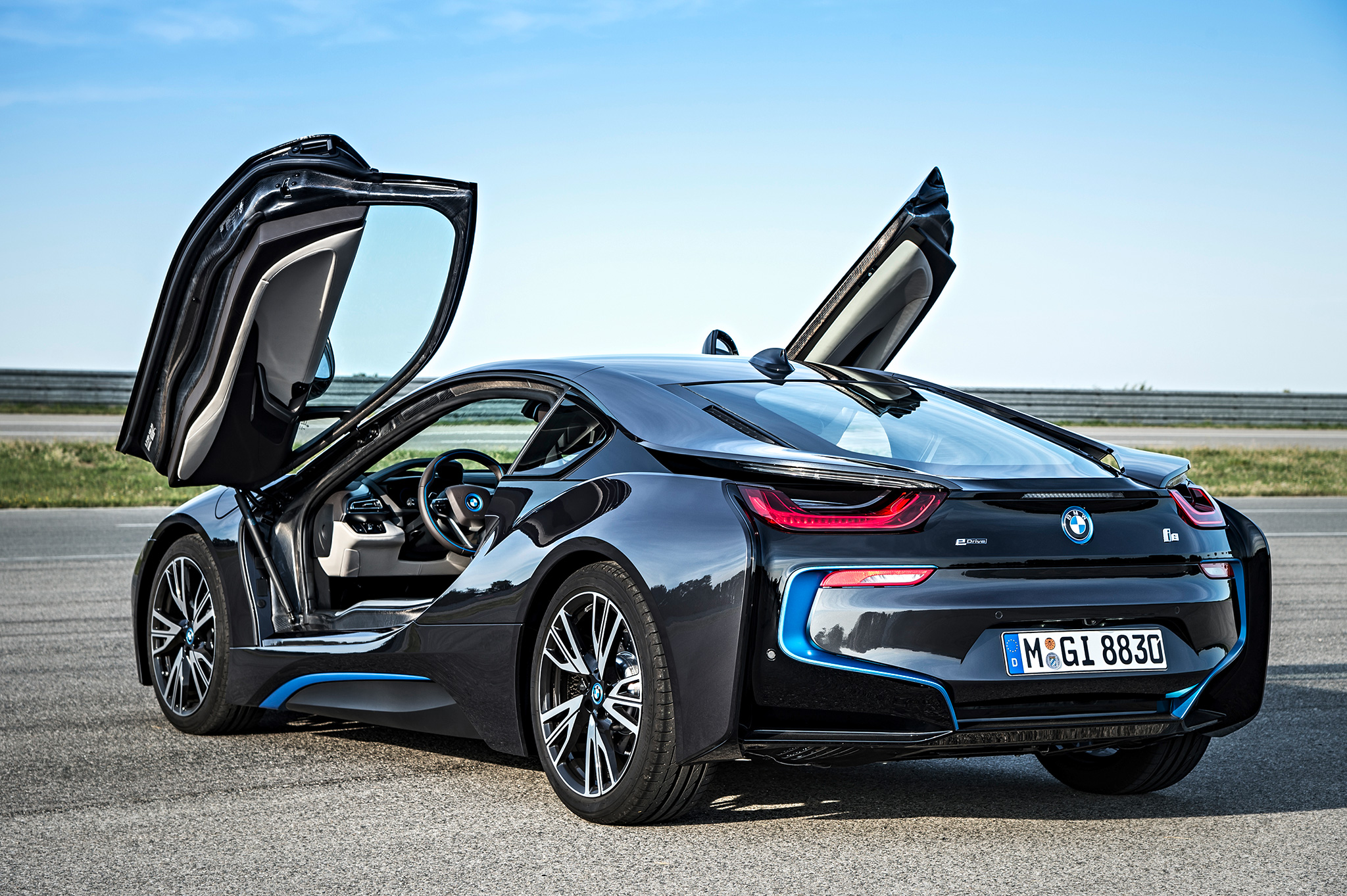 The BMW i8 Is Over-hyped, but That Doesn't Mean It's Not Great: Review -  Bloomberg