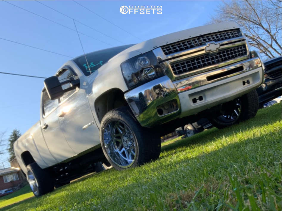 2009 Chevrolet Silverado 3500 HD with 22x12 -44 Hostile Sprocket and  33/12.5R22 Nitto Recon Grappler A/T and Leveling Kit | Custom Offsets
