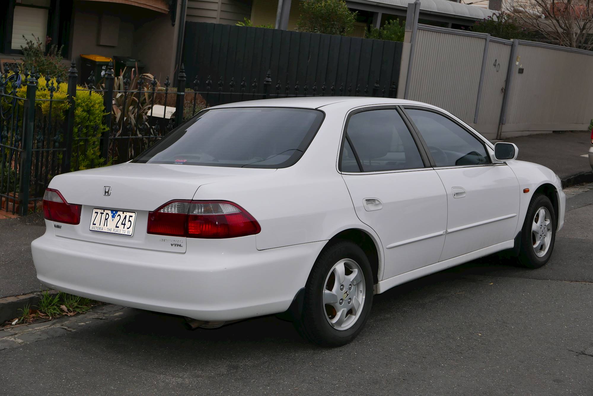 1999 Honda Accord Sedan 4-Door Sedan DX Automatic