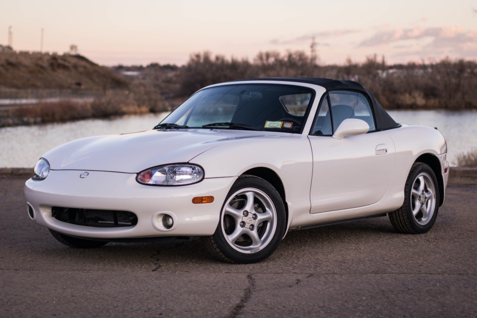 1,200-Mile 2000 Mazda MX-5 Miata 5-Speed for sale on BaT Auctions - closed  on January 24, 2020 (Lot #27,321) | Bring a Trailer