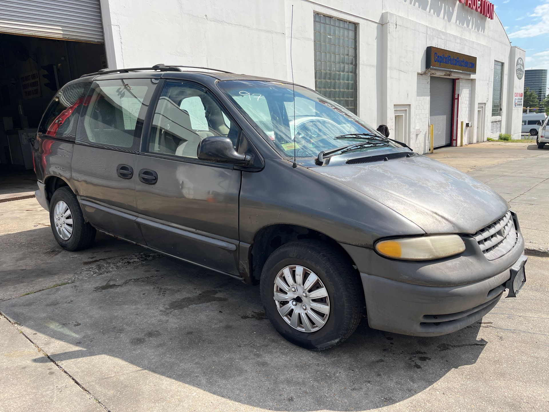 Internet Auction | DDB64821 1997 Plymouth Voyager