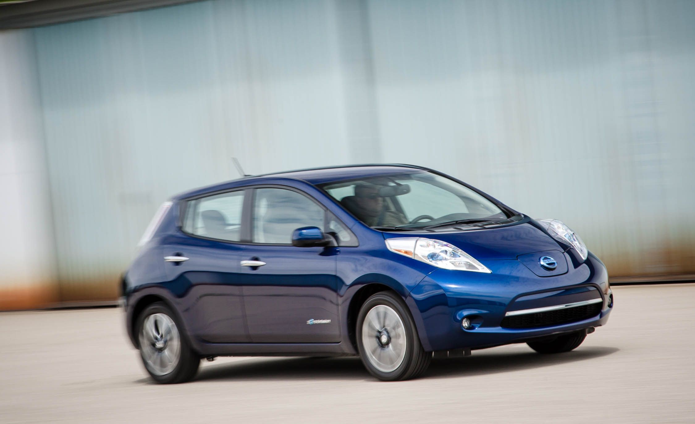 2017 Nissan Leaf Review, Pricing, and Specs
