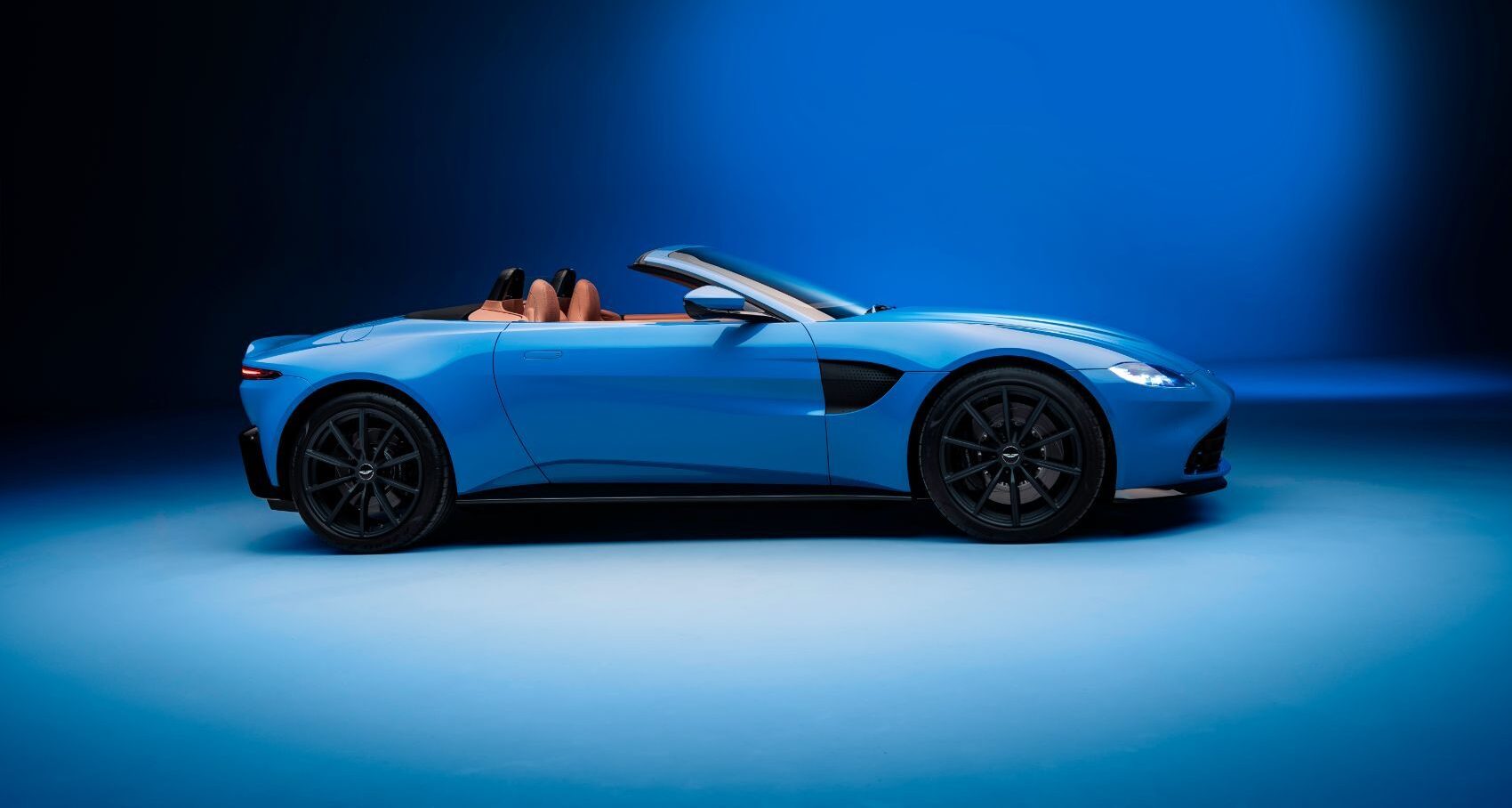 Aston Martin Vantage Roadster: This Drop Top Looks Really Fun!