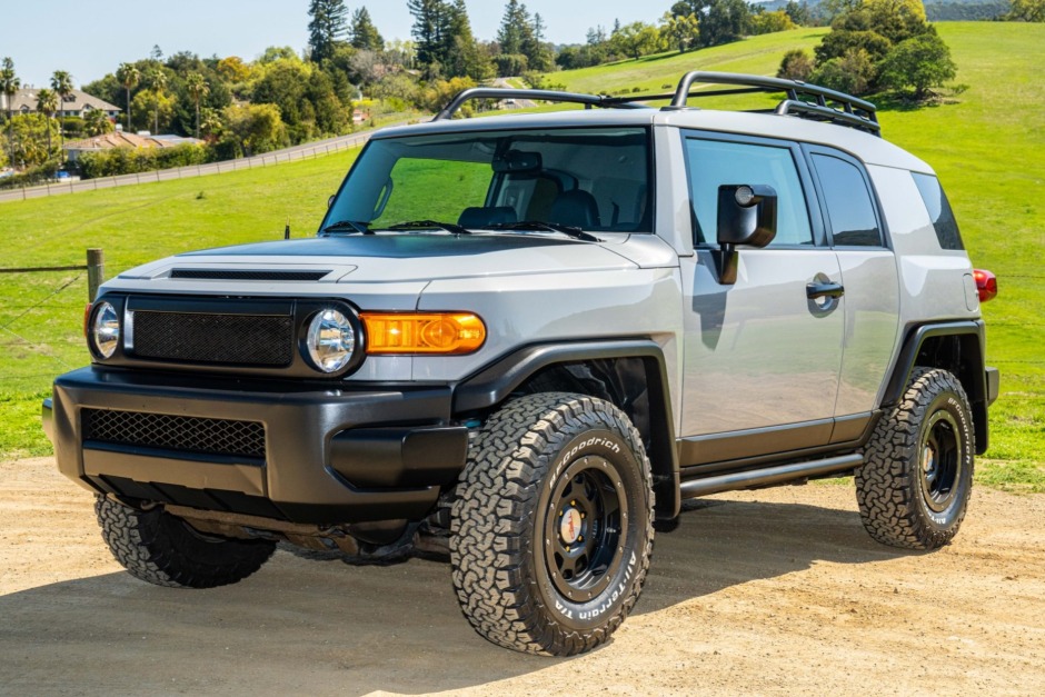 2013 Toyota FJ Cruiser Trail Teams Edition 6-Speed for sale on BaT Auctions  - sold for $37,500 on April 16, 2021 (Lot #46,380) | Bring a Trailer