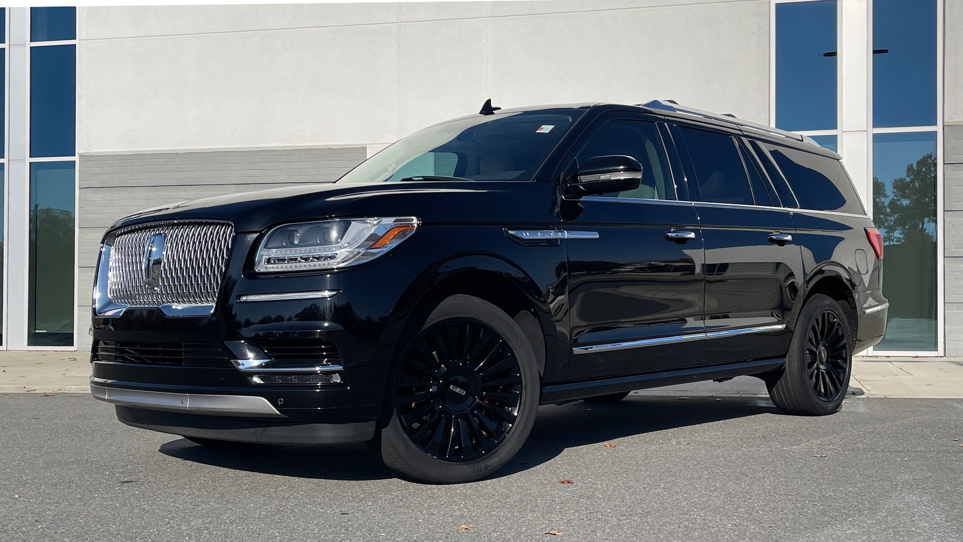 Used 2018 Lincoln NAVIGATOR L 4X4 SELECT / 3.5L V6 / 10-SPD AUTO / NAV /  PANO-ROOF / 3-ROW / REARVIEW For Sale ($64,999) | Formula Imports Stock  #F11481A