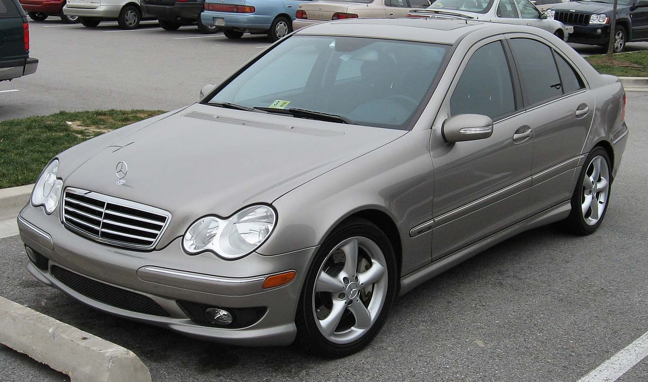 File:2005-2007 Mercedes-Benz C-Class.jpg - Wikimedia Commons