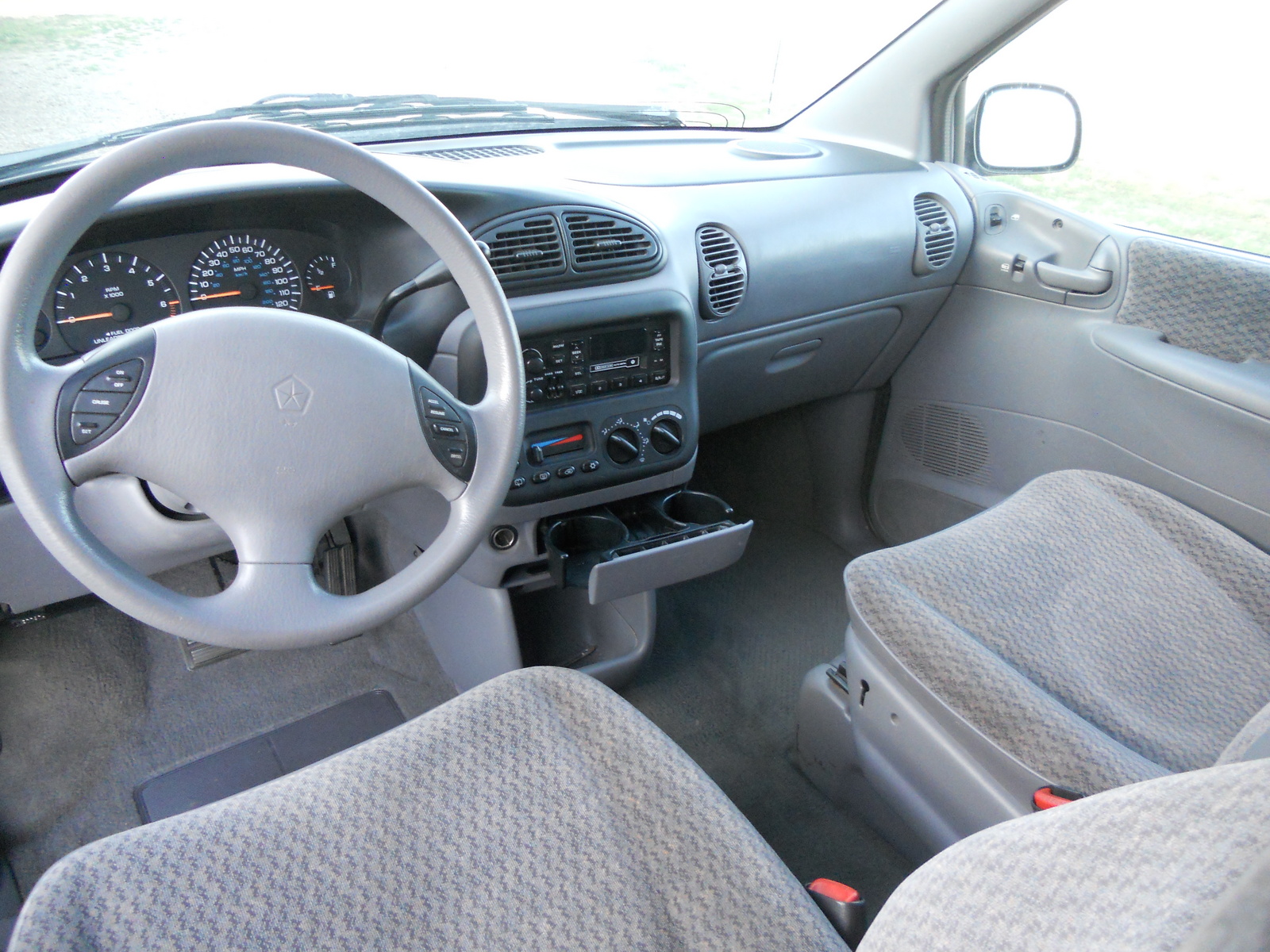 1999 PLYMOUTH VOYAGER - Image #11