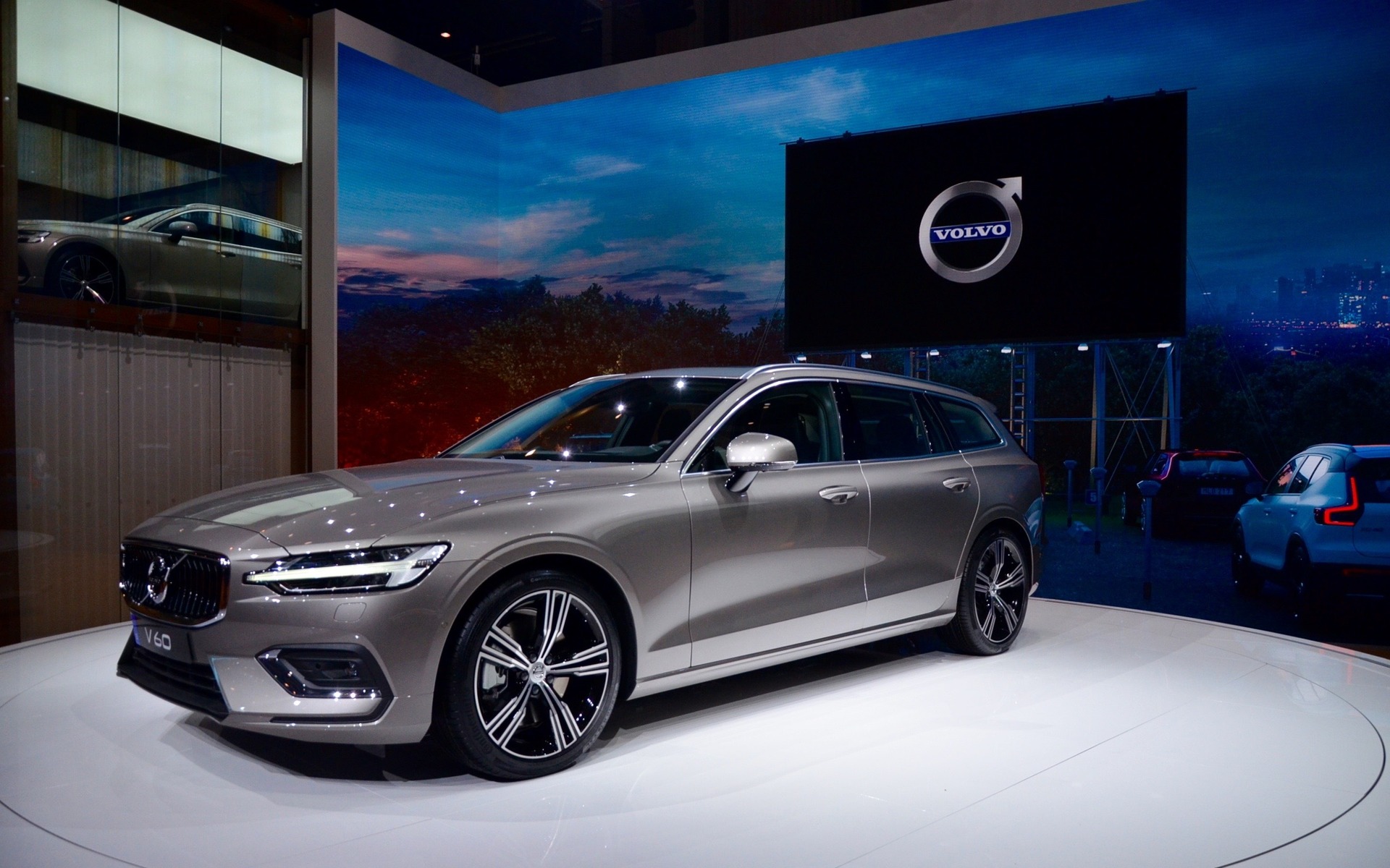 2019 Volvo V60 and 2019 Volvo XC40 Inscription: North American Premieres in  New York - The Car Guide