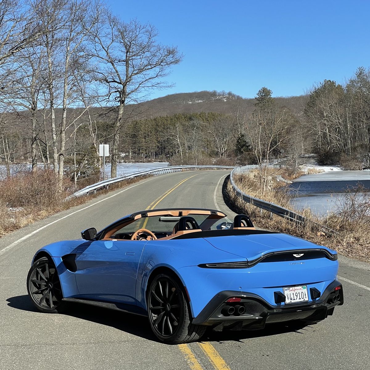 The 2021 Aston Martin Vantage Roadster Is a Topless Delight