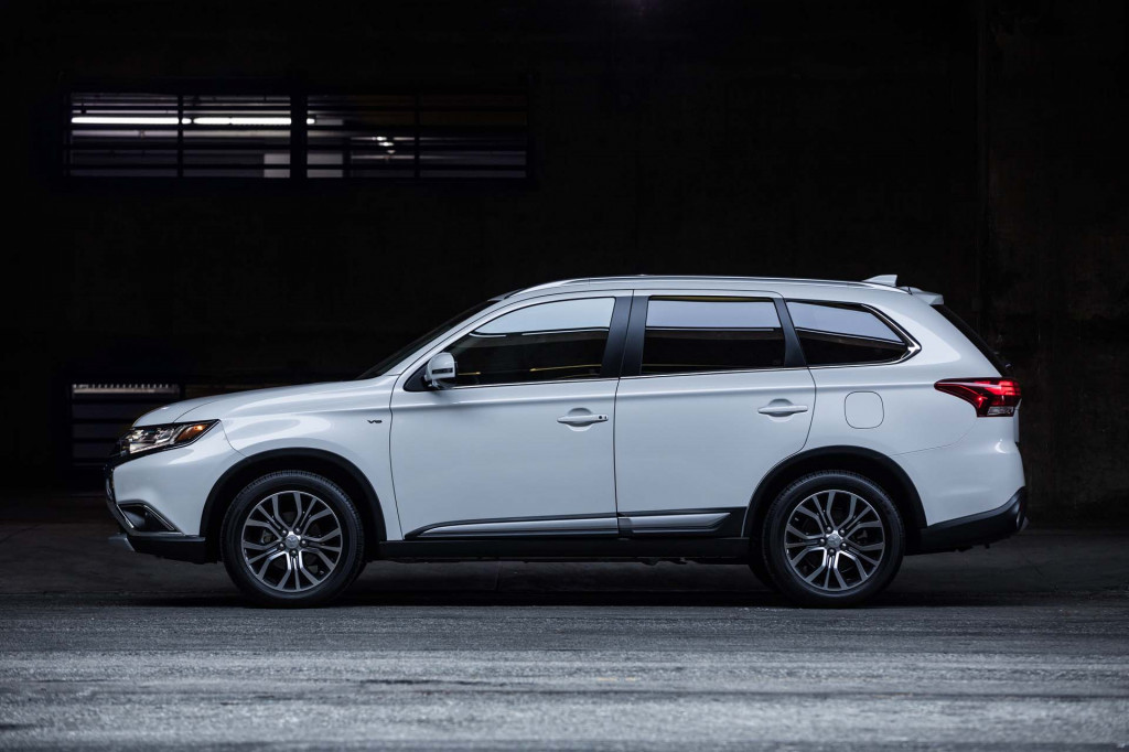 2018 Mitsubishi Outlander Review, Ratings, Specs, Prices, and Photos - The  Car Connection