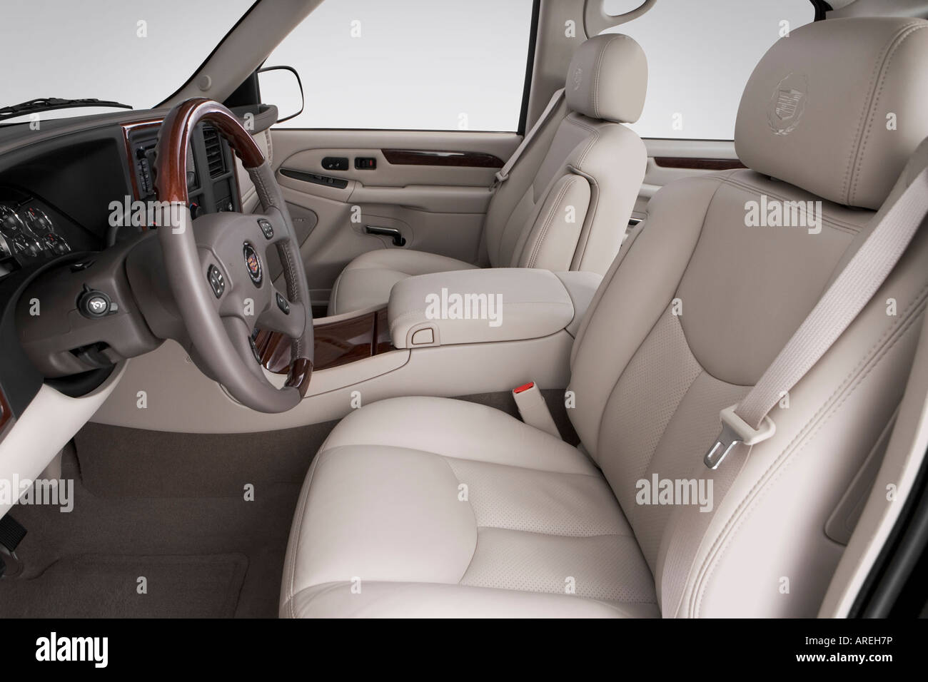 2006 Cadillac Escalade EXT in Black - Front seats Stock Photo - Alamy