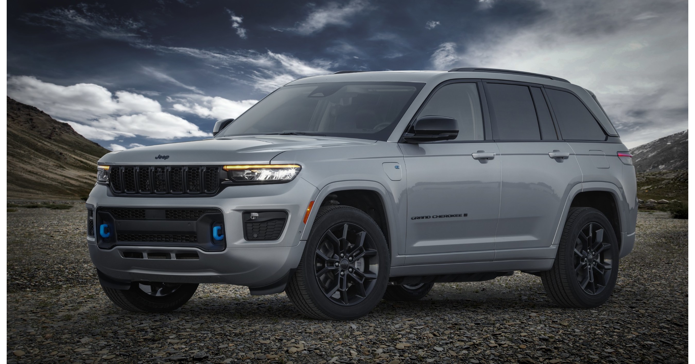 Jeep® Grand Cherokee 4xe Named 2023 Green 4x4 of the Year, Ram 1500  EcoDiesel Earns 2023 Green Truck of the Year
