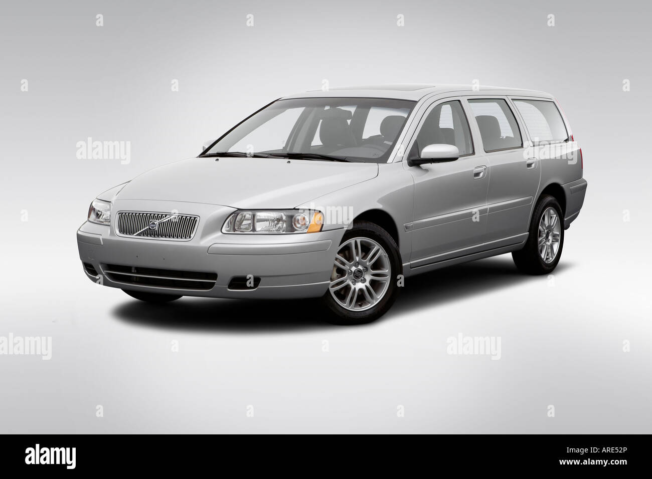 2006 Volvo V70 2.4 in Silver - Front angle view Stock Photo - Alamy
