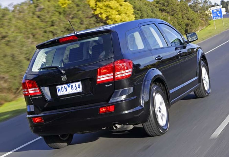 Dodge Journey 2010 Review | CarsGuide
