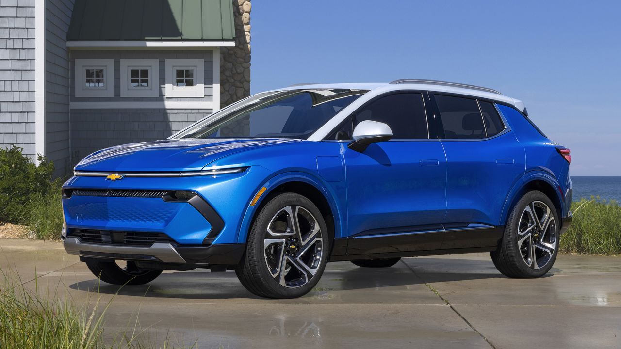 Chevrolet Equinox EV: GM unveils $30,000 electric SUV that will be one of  the cheapest EVs available | CNN Business