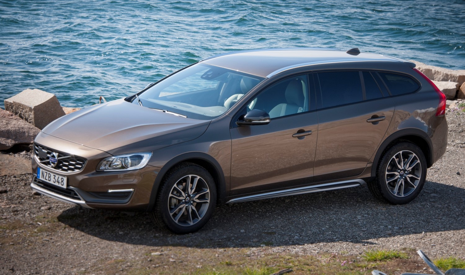 2018 Volvo V60 Cross Country Wagon Specs, Review, and Pricing | CarSession