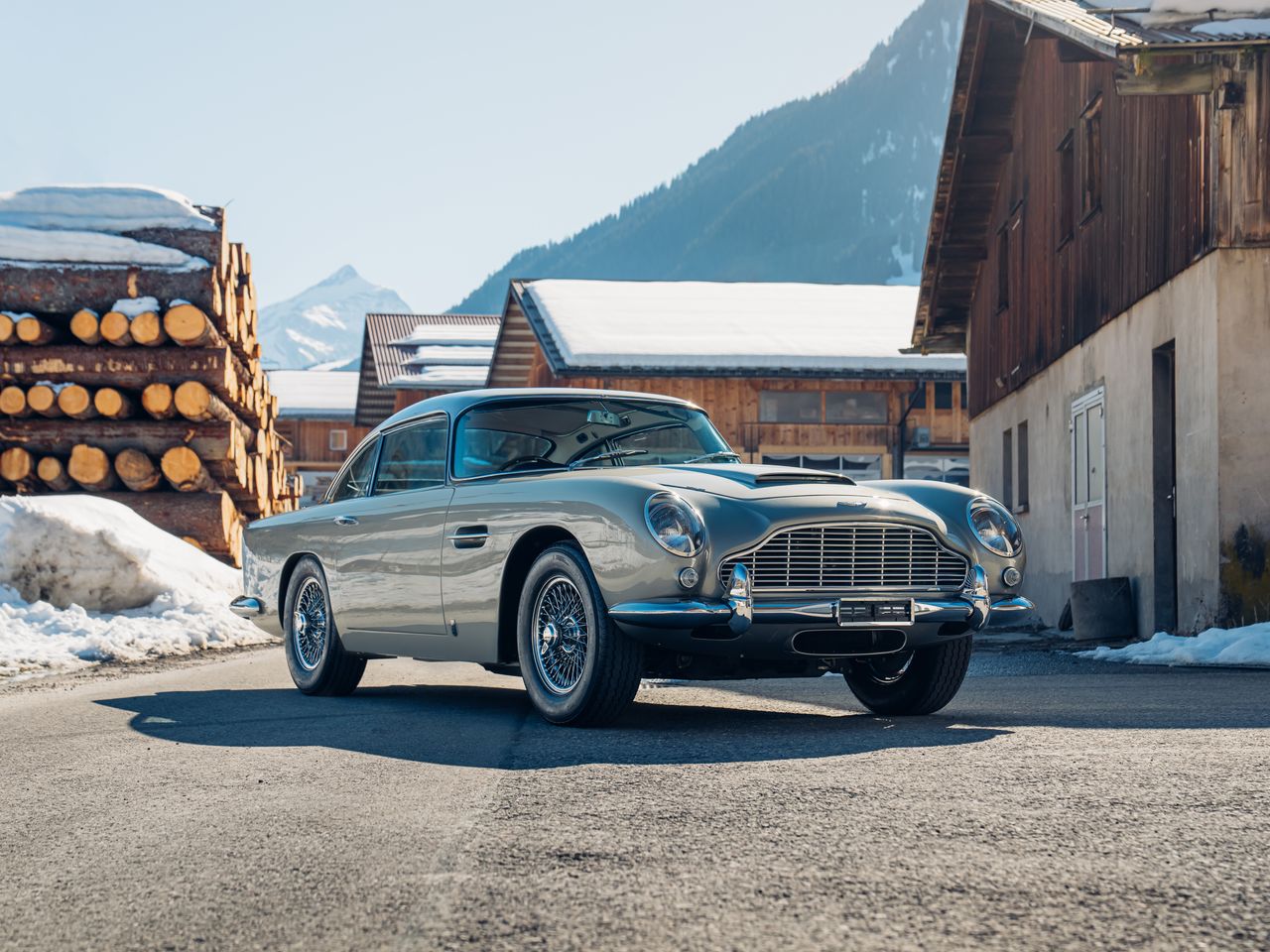 Sean Connery's Own James Bond-Worthy Aston Martin Drives a $2.4 Million  Price at Auction | Barron's