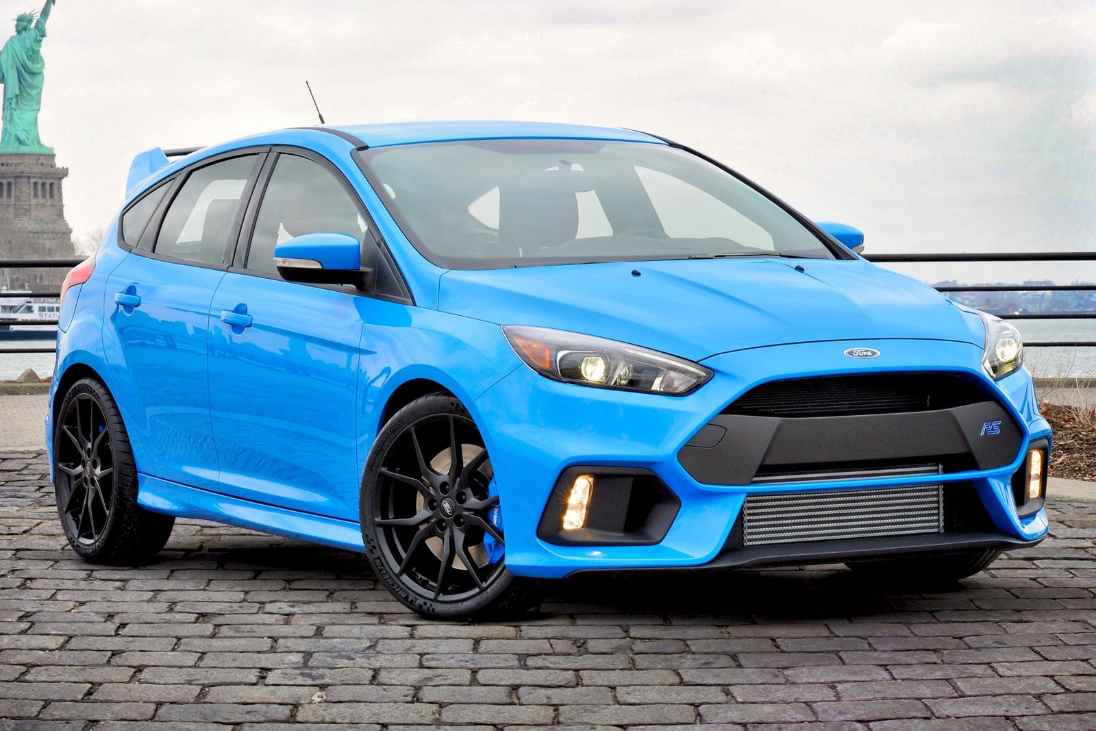 2017 Ford Focus RS Review & Ratings | Edmunds