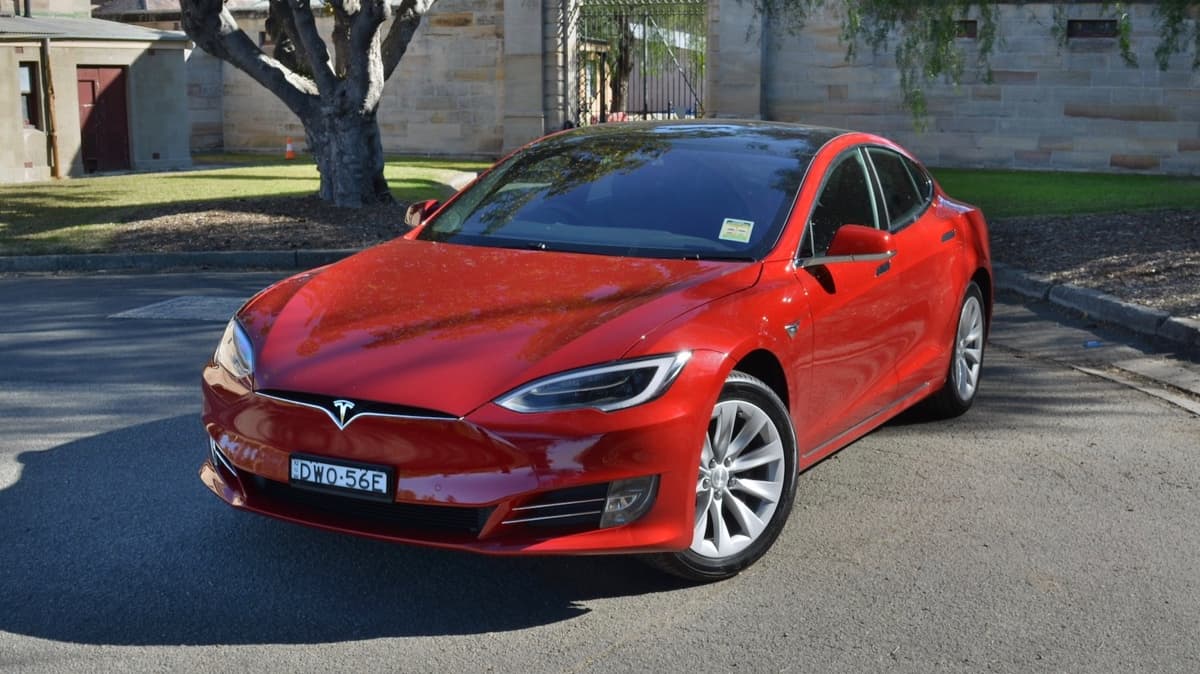 Tesla Model S 75D 2018 new car review - Drive