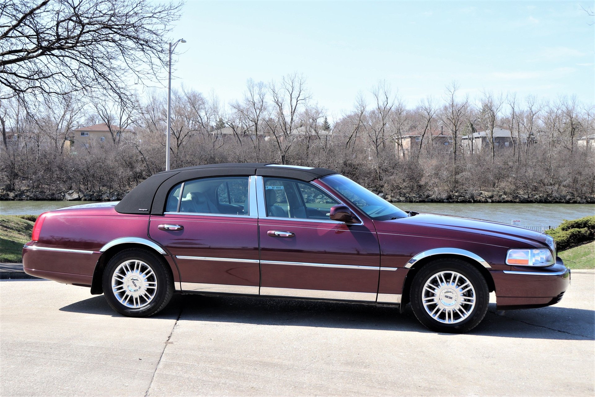 2006 Lincoln Town Car | Midwest Car Exchange