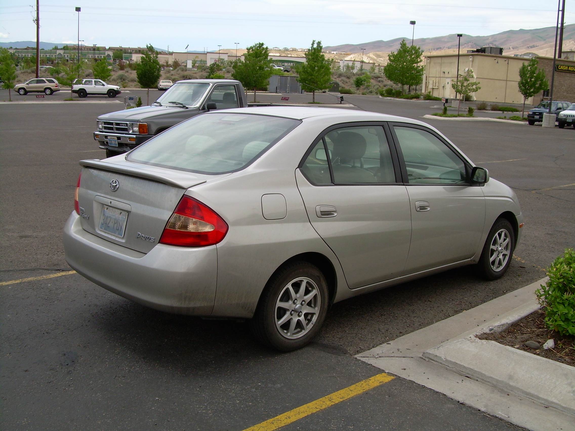 File:2002 Toyota Prius (11).jpg - Wikimedia Commons