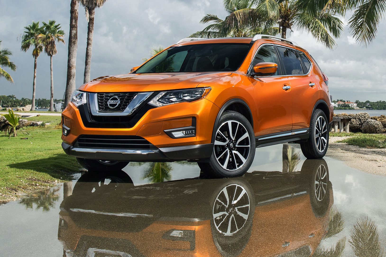 2017 Nissan Rogue First Look Review