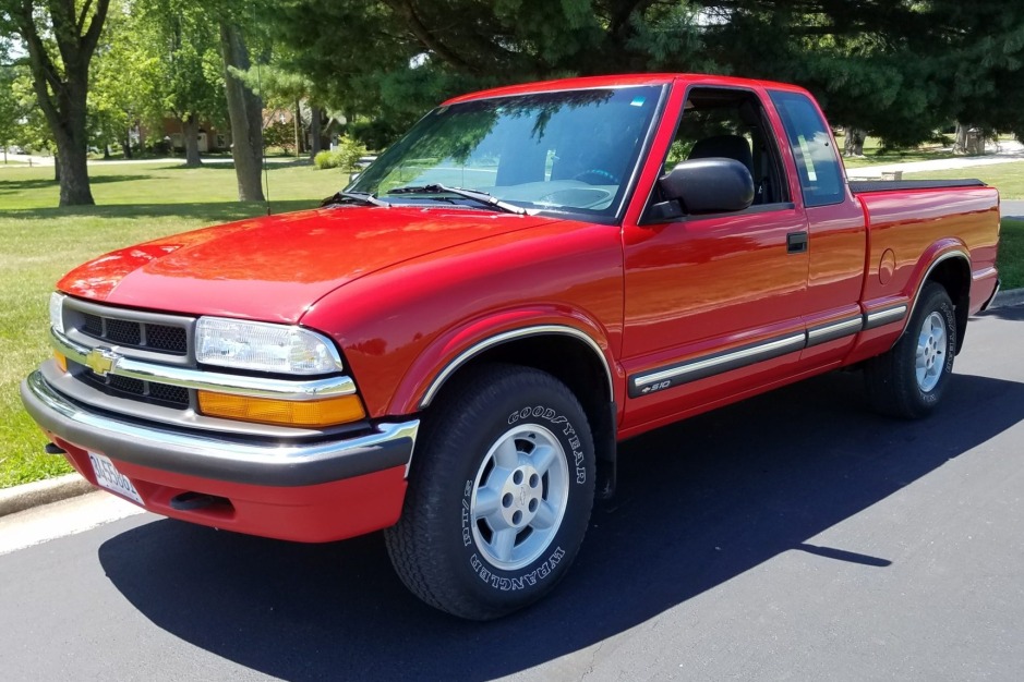 No Reserve: 16k-Mile 2000 Chevrolet S-10 LS Extended Cab 4x4 for sale on  BaT Auctions - sold for $21,350 on September 11, 2022 (Lot #84,124) | Bring  a Trailer