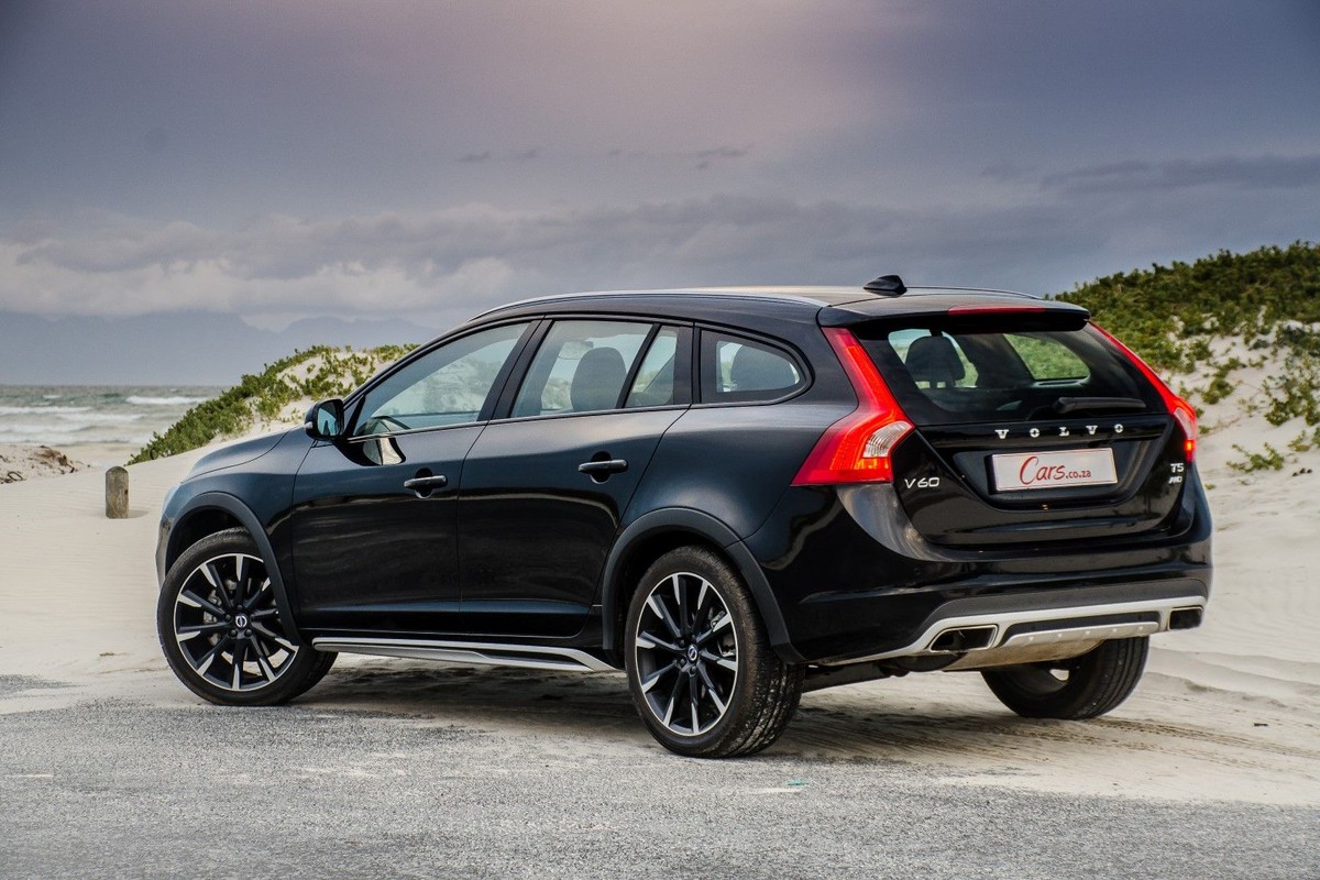 Volvo V60 Cross Country T5 (2015) Review