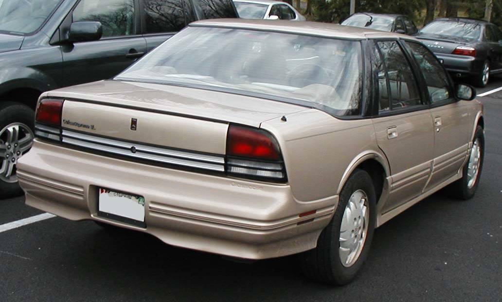 1997 Oldsmobile Cutlass GLS - Sedan 3.1L V6 auto